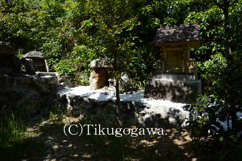 細川之照を祀る祠